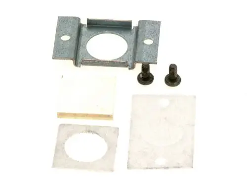 BOSCH Schauglas-Set mit einer Metallhalterung, zwei Schrauben, einer quadratischen und zwei runden Dichtungen. Alle Teile liegen auf einem weißen Hintergrund.
